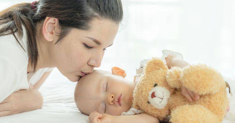 7 Arti Mimpi Mencium Bayi, Pertanda Baik atau Buruk?